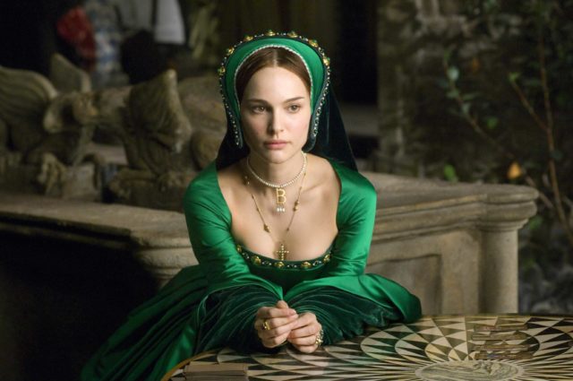 แอนน์ โบลีน จาก The Other Boleyn Girl มาพร้อมชุดสีเขียวเป็นเอกลักษณ์